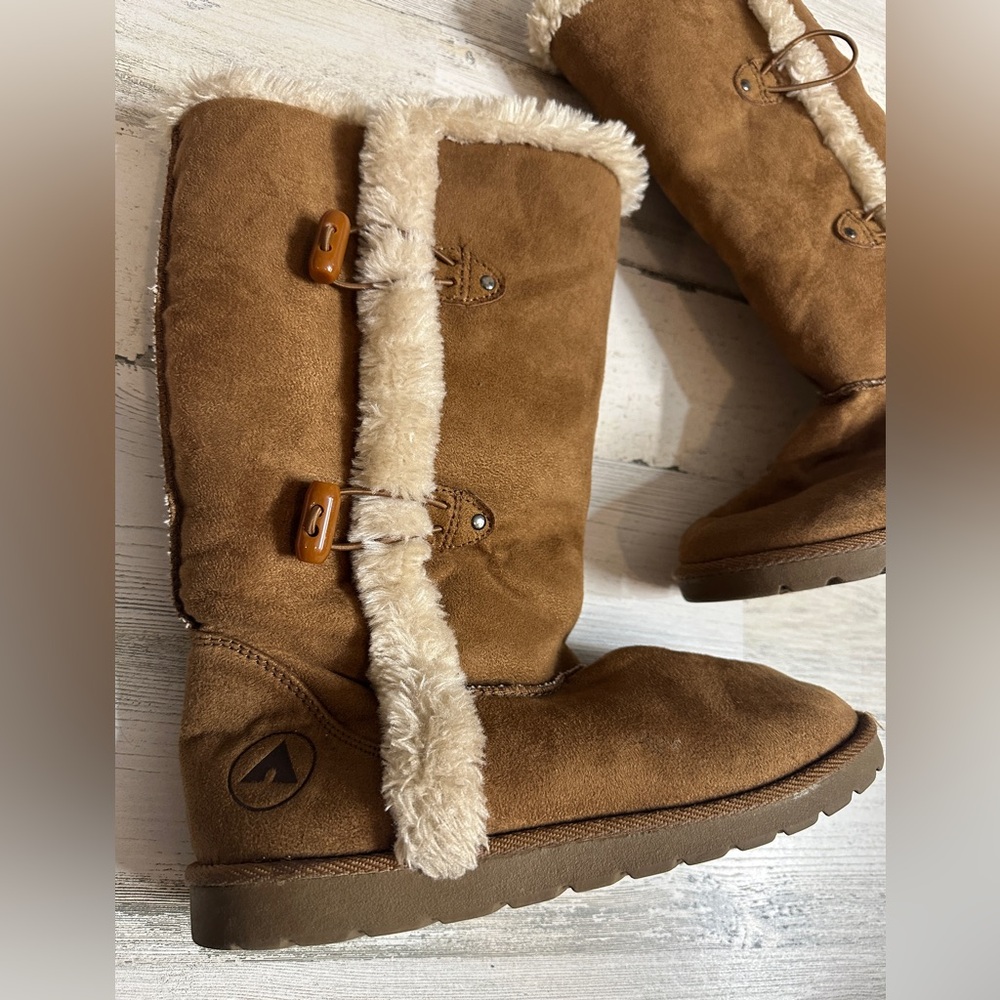 Airwalk Womens Pull On Winter Snow Sherpa Tan Boots Size 4.5 Casual Pull On